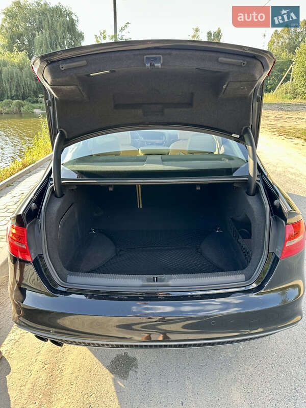 Седан Audi A4 2013 в Львове