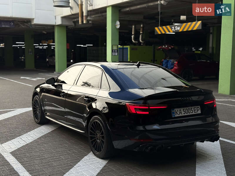 Седан Audi A4 2016 в Киеве