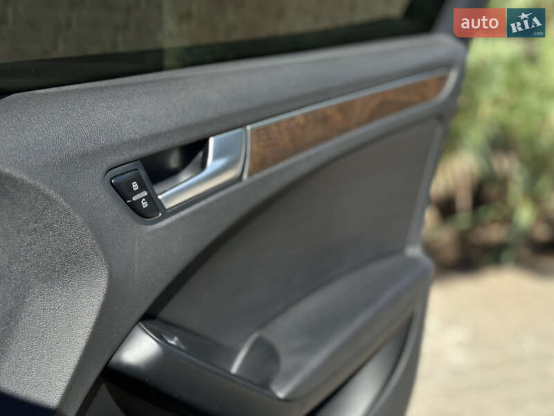 Седан Audi A4 2012 в Одессе