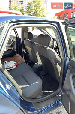 Седан Audi A4 2004 в 