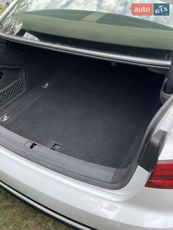 Седан Audi A4 2019 в Киеве