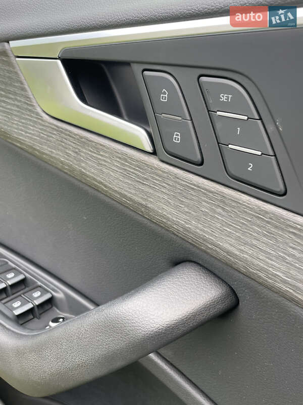Седан Audi A4 2019 в Киеве