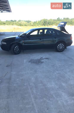 Седан Audi A4 1996 в Чернівцях