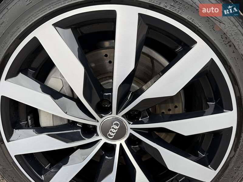 Седан Audi A4 2015 в Львові