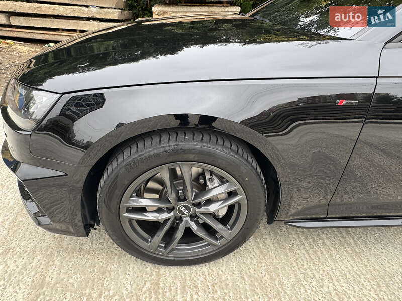 Седан Audi A4 2016 в Львове