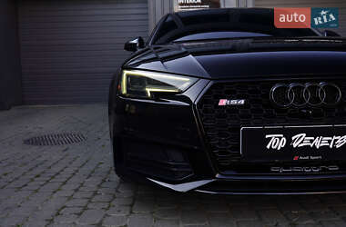 Седан Audi A4 2018 в Львове
