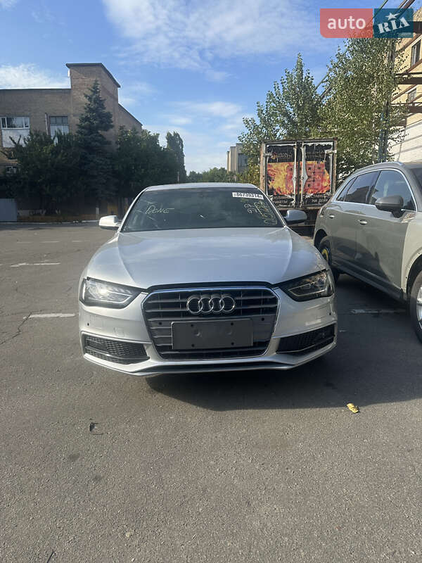 Седан Audi A4 2014 в 