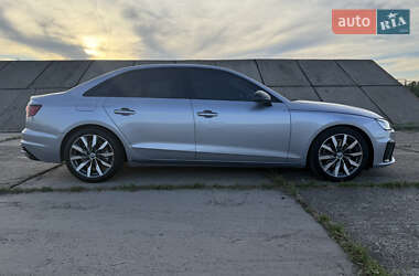Седан Audi A4 2021 в 