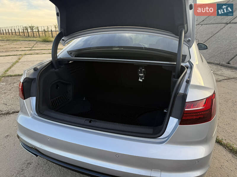 Седан Audi A4 2021 в Запорожье