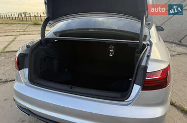 Седан Audi A4 2021 в 