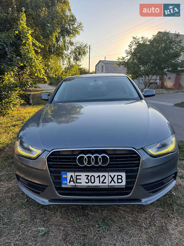 Седан Audi A4 2012 в Тернівці