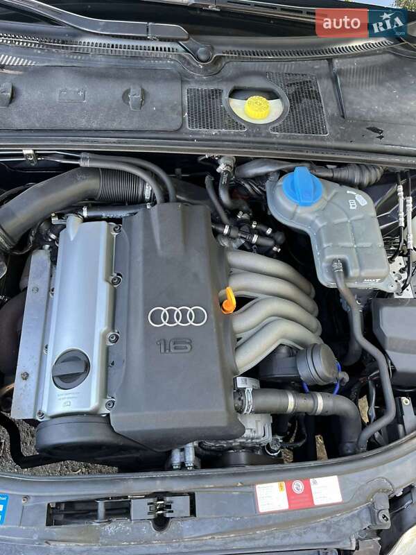 Седан Audi A4 2001 в Гайвороне