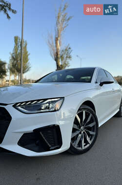 Седан Audi A4 2020 в 