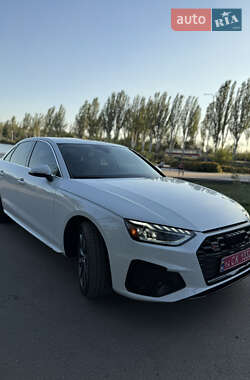 Седан Audi A4 2020 в 