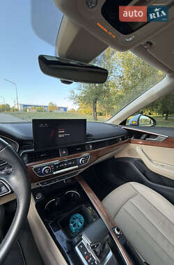 Седан Audi A4 2020 в 