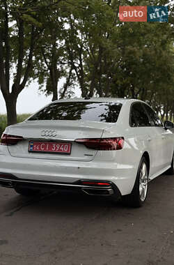 Седан Audi A4 2020 в 