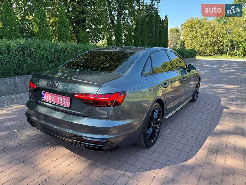 Седан Audi A4 2022 в Виннице