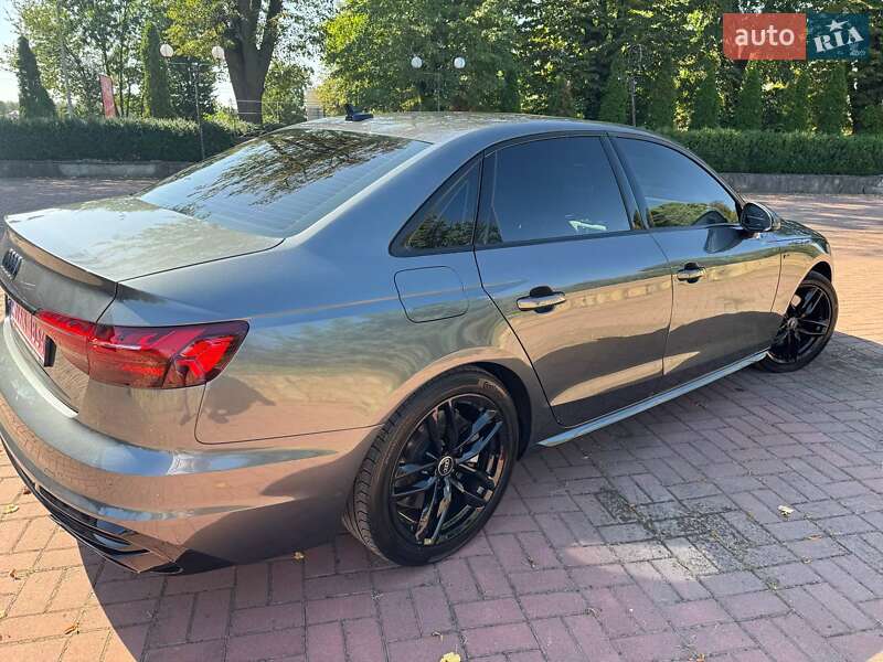 Седан Audi A4 2022 в Виннице