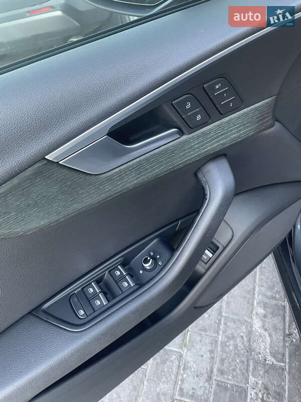 Седан Audi A4 2017 в Львове