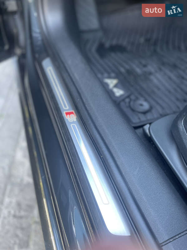 Седан Audi A4 2017 в Львове