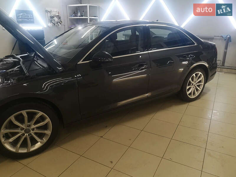 Седан Audi A4 2017 в Одесі