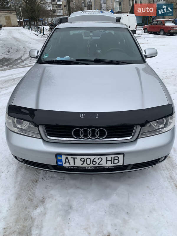 Седан Audi A4 2000 в 