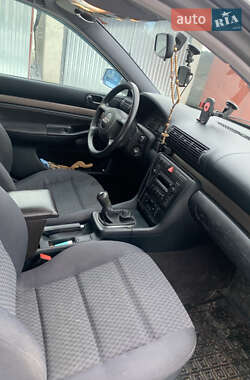 Седан Audi A4 2000 в 