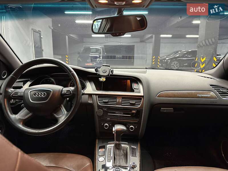 Седан Audi A4 2012 в Чернівцях
