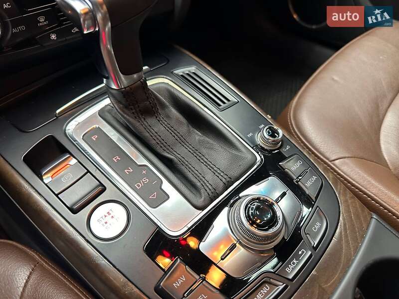 Седан Audi A4 2012 в Чернівцях