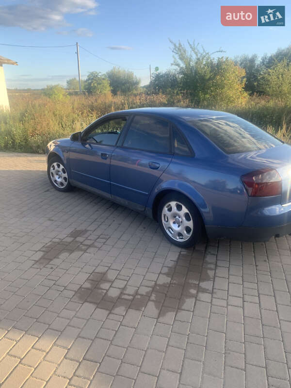 Седан Audi A4 2003 в Отынии