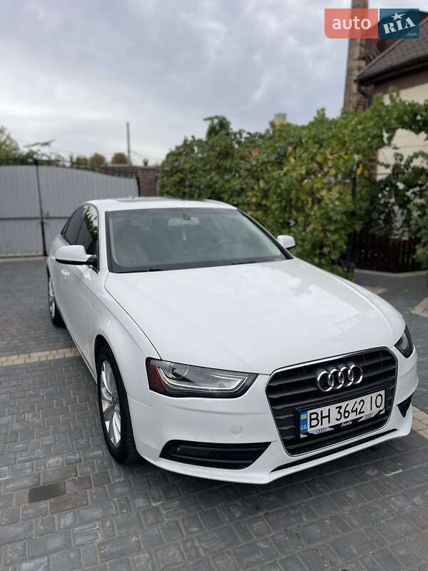 Седан Audi A4 2012 в Ананьеве