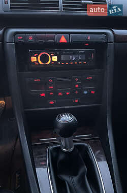 Седан Audi A4 2001 в 