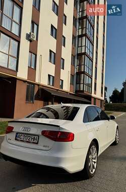 Седан Audi A4 2013 в 