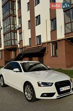 Седан Audi A4 2013 в Нововолынске