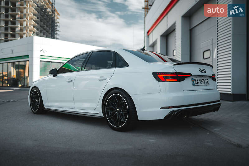 Седан Audi A4 2018 в Києві