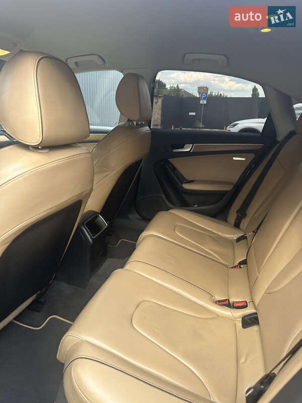 Седан Audi A4 2013 в Киеве