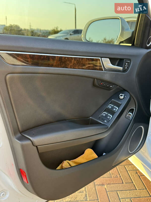 Седан Audi A4 2012 в Харкові