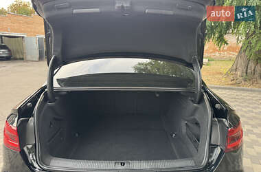 Седан Audi A4 2019 в 