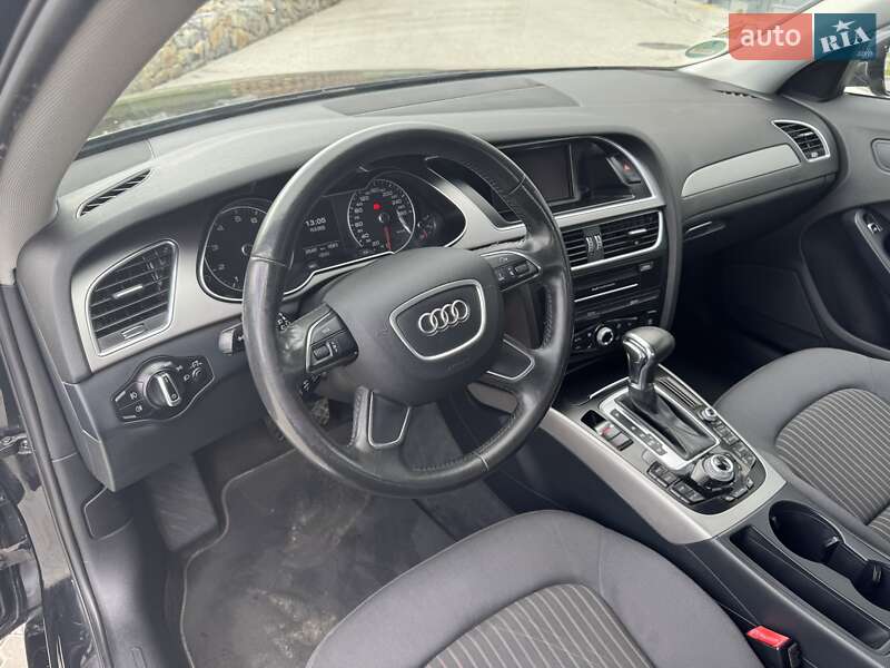 Седан Audi A4 2013 в Калуше