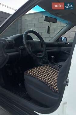 Седан Audi A4 1996 в 