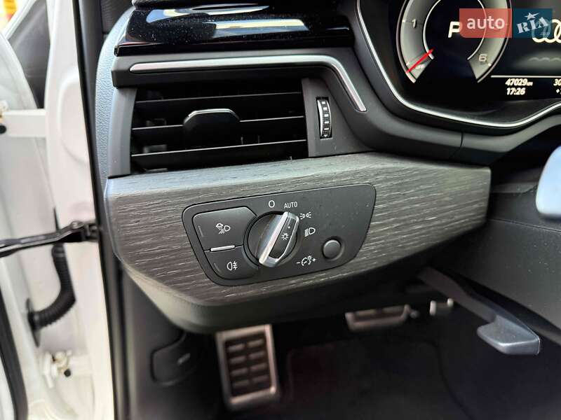 Седан Audi A4 2023 в Львове