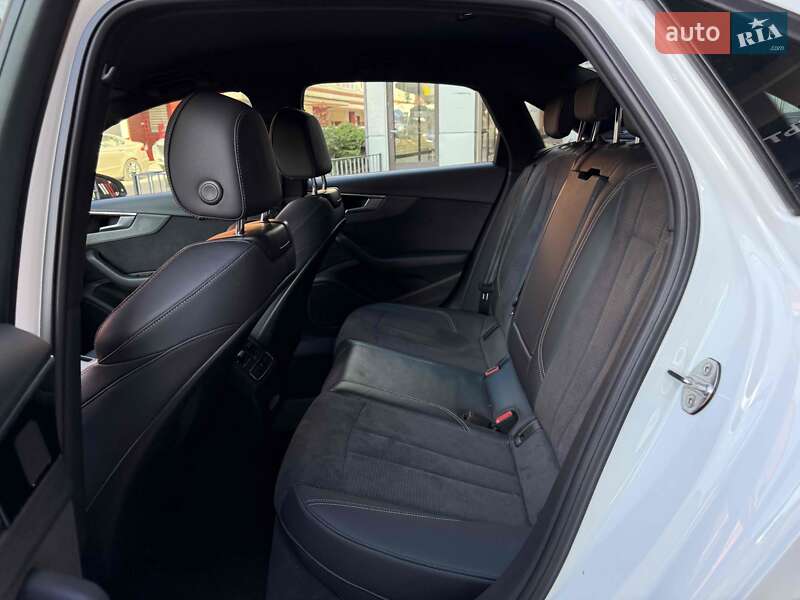 Седан Audi A4 2023 в Львове