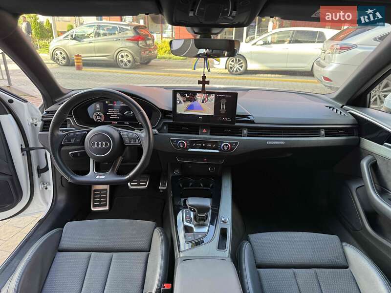 Седан Audi A4 2023 в Львове