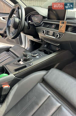 Седан Audi A4 2019 в 