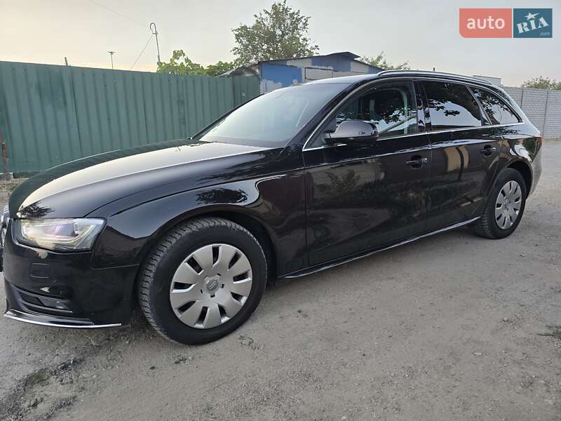 Универсал Audi A4 2014 в 