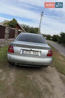 Седан Audi A4 2000 в 