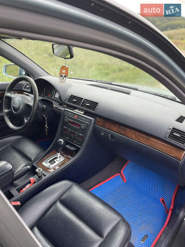 Седан Audi A4 2002 в Золочеве