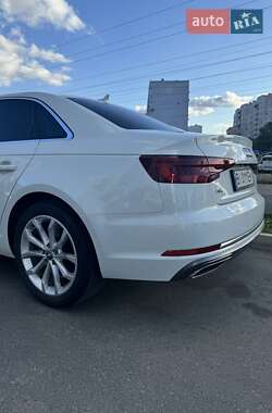 Седан Audi A4 2018 в 