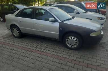 Седан Audi A4 2000 в 
