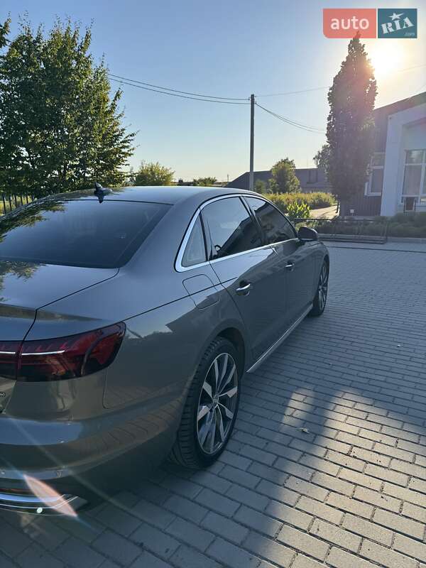 Седан Audi A4 2022 в Бердичеве